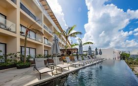 Hive Cancun Smart Lodging